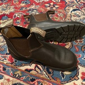 Women’s 8.5 Blundstones